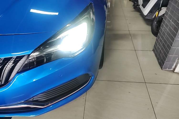 Used Buick Verano 2016 Hatchback GS 20T Dual-Clutch Passionate Sporty Model Left Front Headlight
