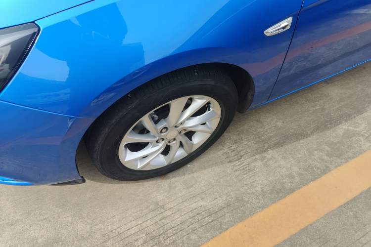 Used Buick Verano 2016 Hatchback 15S Automatic Ambition Model Left Front Wheel Hub
