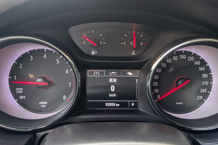 Used Buick Verano 2016 Hatchback 15S Automatic Leading Model Odometer Close Up