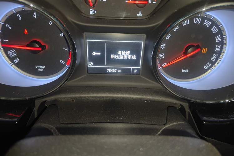 Used Buick Verano 2016 Two-Door GS 20T Dual-Clutch Haoting Sporty Model Odometer Close Up