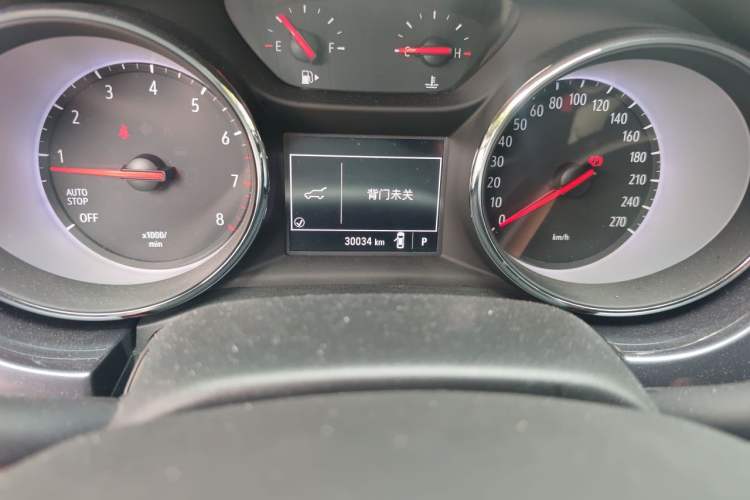 Used Buick Verano 2016 Hatchback 15S Automatic Leading Model Odometer Close Up