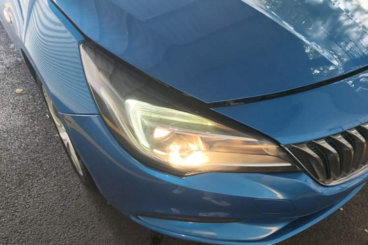 Used Buick Verano 2016 Hatchback 15S Automatic Leading Model Right Front Headlight