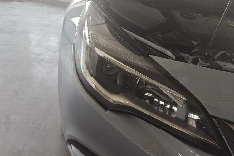 Used Buick Verano 2016 Hatchback 15S Automatic Leading Model Right Front Headlight