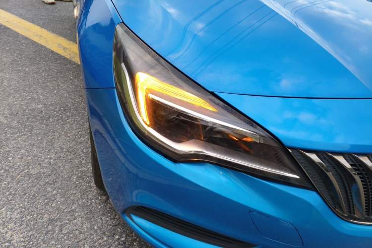 Used Buick Verano 2016 Hatchback 15S Automatic Leading Model Right Front Headlight