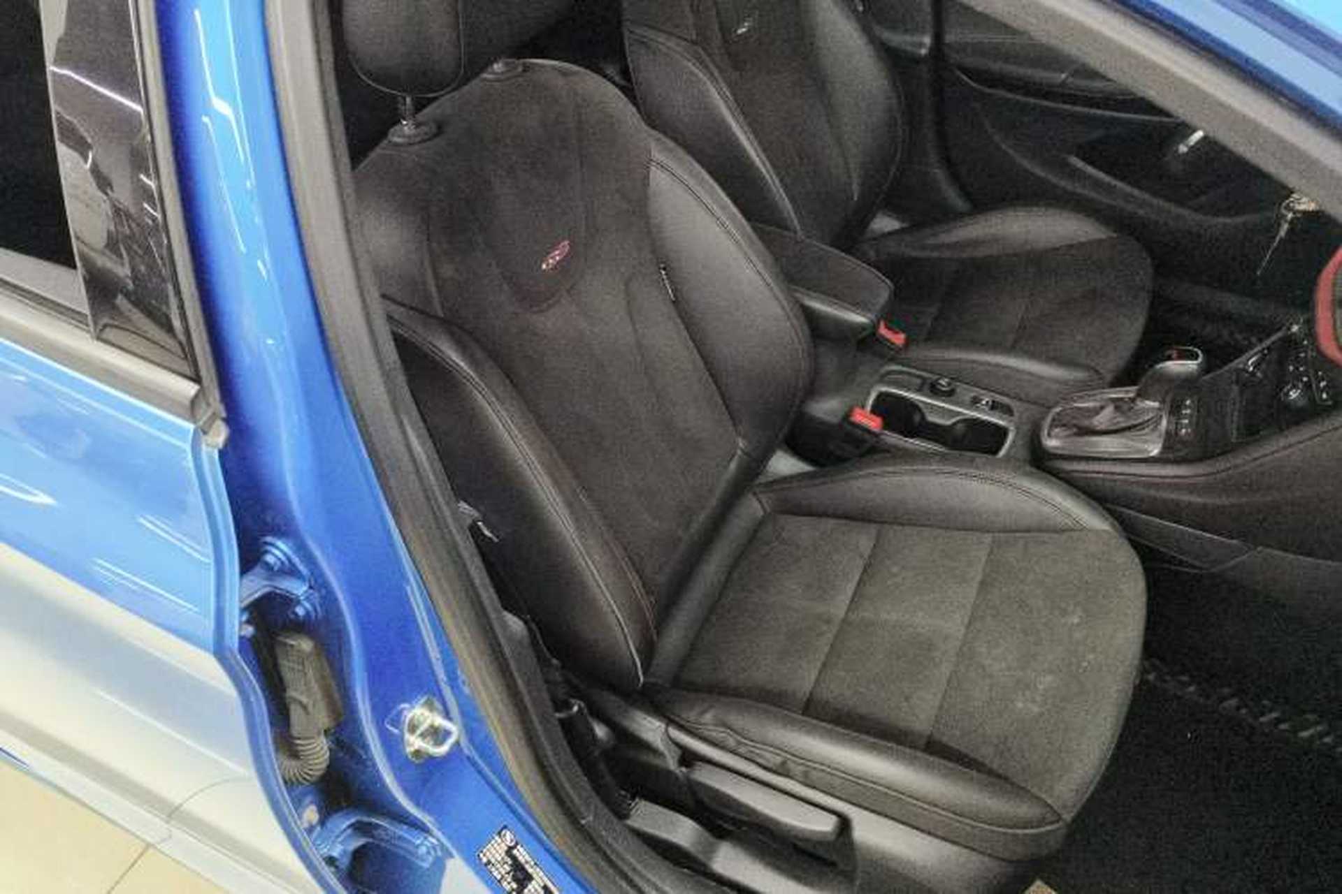 Used Buick Verano 2016 Hatchback GS 20T Dual-Clutch Passionate Sporty Model Right Front Seat