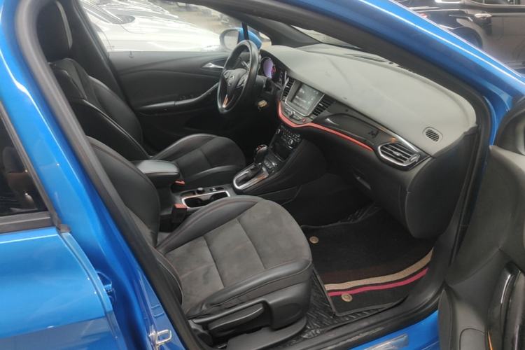 Used Buick Verano 2016 Hatchback GS 20T Dual-Clutch Passionate Sporty Model Right Front Seat