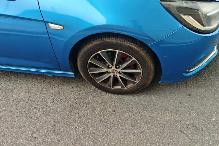 Used Buick Verano 2016 Hatchback GS 20T Dual-Clutch Passionate Sporty Model Right Front Wheel Hub