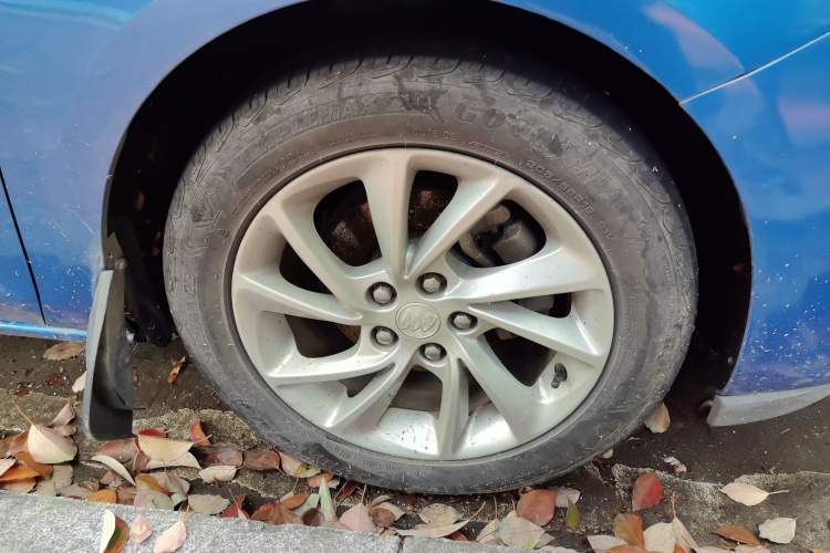Used Buick Verano 2016 Hatchback 15S Automatic Ambition Model Right Front Wheel Hub