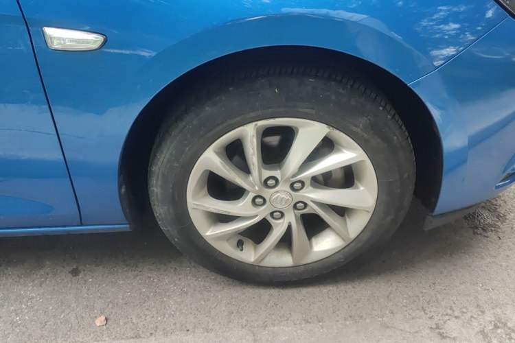Used Buick Verano 2016 Hatchback 15S Automatic Ambition Model Right Front Wheel Hub