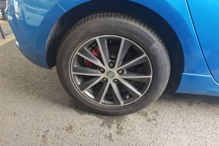 Used Buick Verano 2016 Hatchback GS 20T Dual-Clutch Passionate Sporty Model Right Rear Wheel Hub