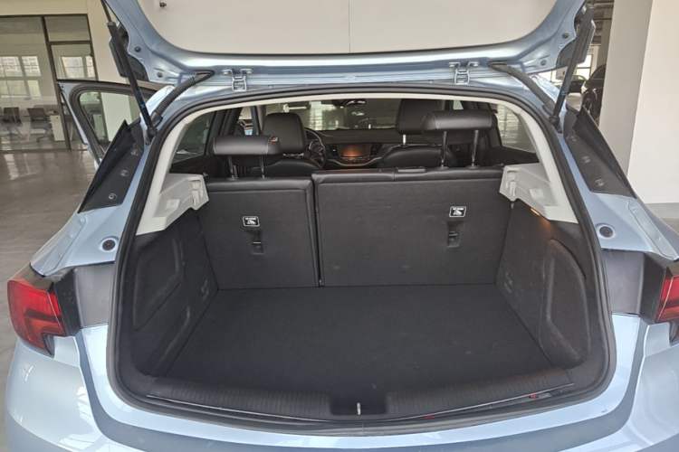 Used Buick Verano 2016 Hatchback 15S Automatic Leading Model Trunk