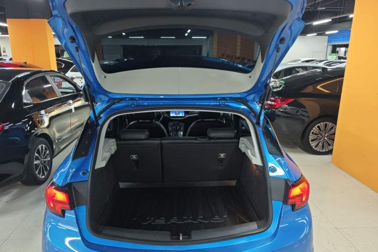 Used Buick Verano 2016 Hatchback 15S Automatic Leading Model Trunk