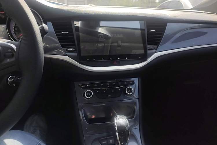 Used Buick Verano 2016 Hatchback 15S Automatic Leading Model Audio And AC Panel
