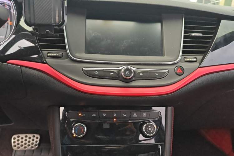 Used Buick Verano 2016 Two-Door GS 20T Dual-Clutch Haoting Sporty Model Audio And AC Panel