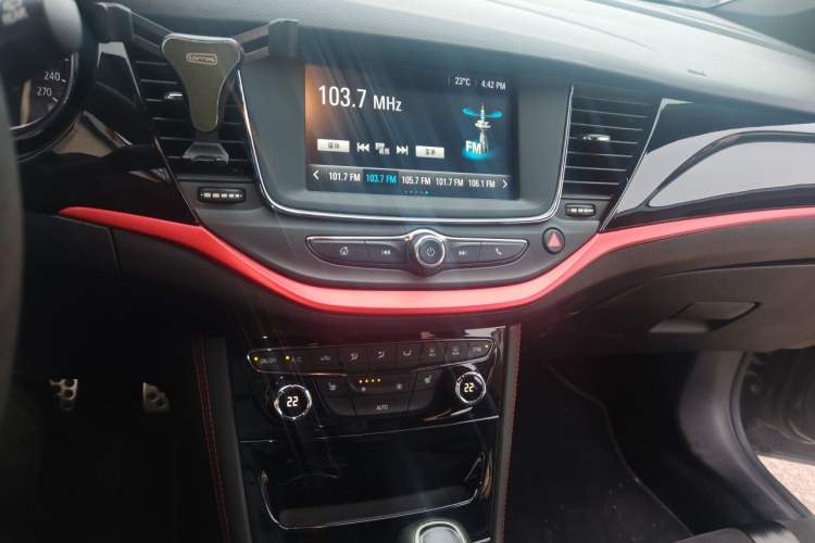 Used Buick Verano 2016 Hatchback GS 20T Dual-Clutch Passionate Sporty Model Audio And AC Panel