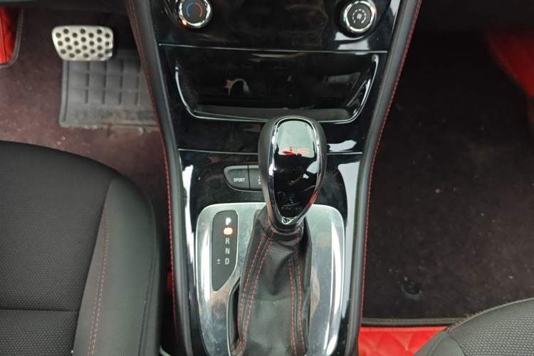 Used Buick Verano 2016 Two-Door GS 20T Dual-Clutch Haoting Sporty Model Gear Lever