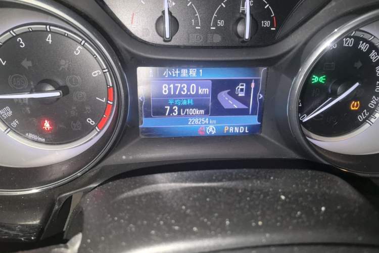Used Buick Verano 2016 Hatchback 15S Automatic Leading Model Odometer Close Up