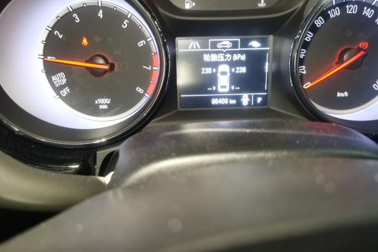 Used Buick Verano 2016 Two-Door GS 20T Dual-Clutch Haoting Sporty Model Odometer Close Up
