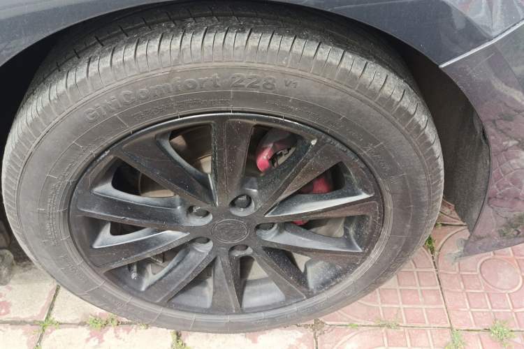 Used Buick Verano 2016 Two-Door GS 20T Dual-Clutch Haoting Sporty Model Right Front Wheel Hub