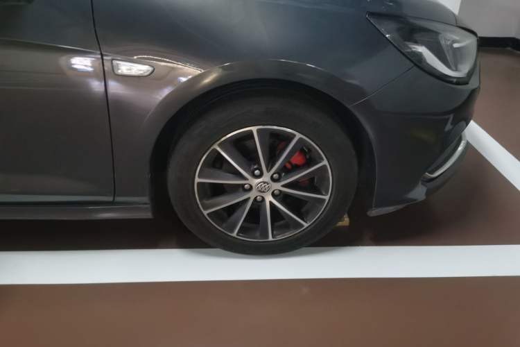 Used Buick Verano 2016 Two-Door GS 20T Dual-Clutch Haoting Sporty Model Right Front Wheel Hub