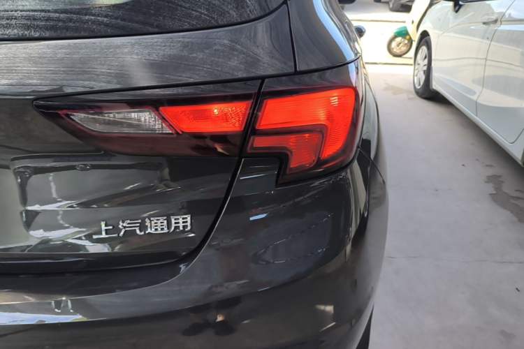 Used Buick Verano 2016 Hatchback 15S Automatic Leading Model Right Rear Taillight