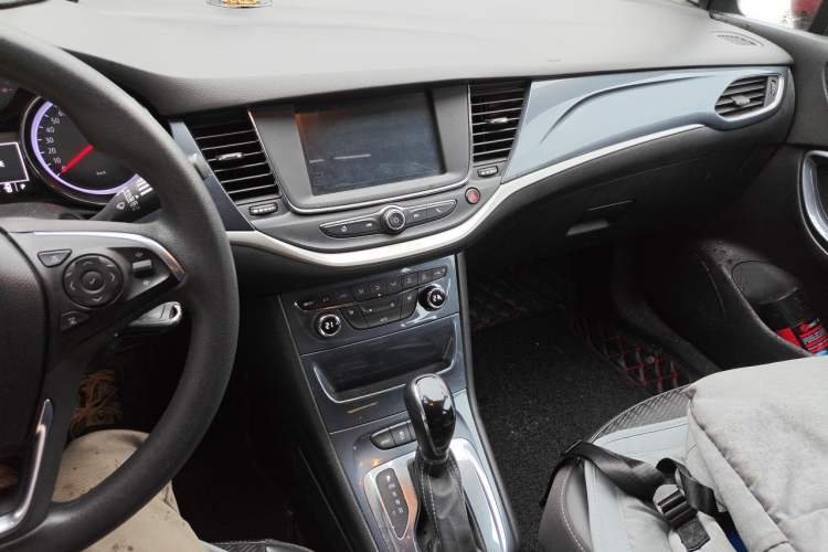 Used Buick Verano 2016 Hatchback 15S Automatic Leading Model Audio And AC Panel