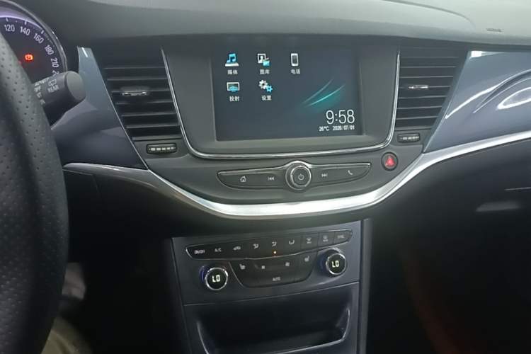 Used Buick Verano 2016 Hatchback 15S Automatic Leading Model Audio And AC Panel