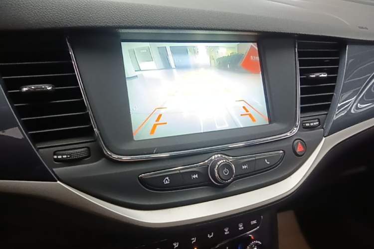 Used Buick Verano 2016 Hatchback 15S Automatic Leading Model Audio And AC Panel
