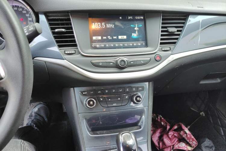 Used Buick Verano 2016 Hatchback 15S Automatic Leading Model Audio And AC Panel