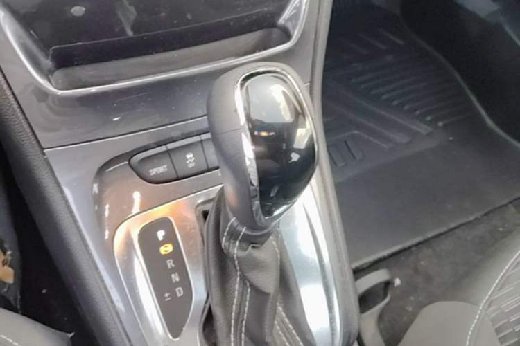 Used Buick Verano 2016 Hatchback 15S Automatic Ambition Model Gear Lever