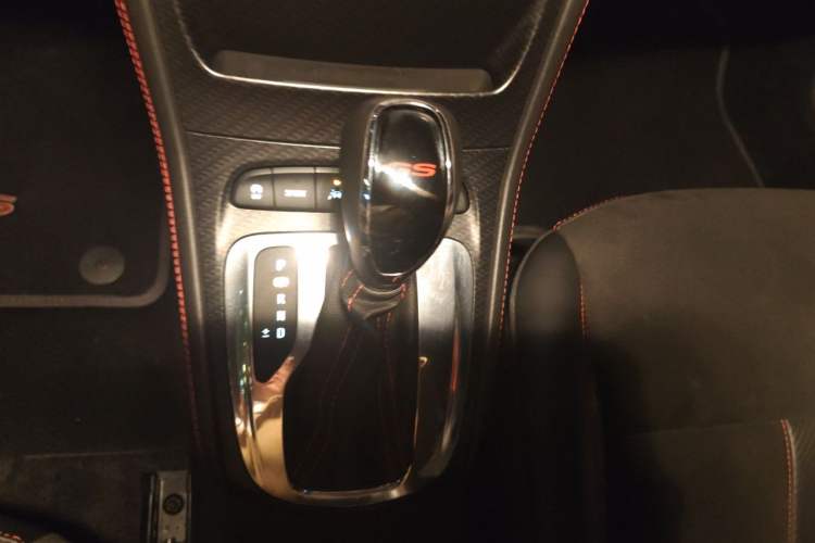 Used Buick Verano 2016 Hatchback GS 20T Dual-Clutch Passionate Sporty Model Gear Lever