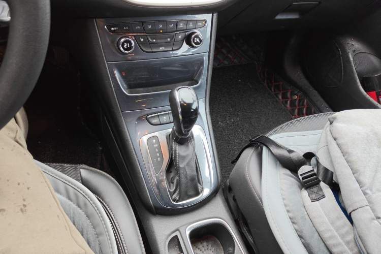 Used Buick Verano 2016 Hatchback 15S Automatic Leading Model Gear Lever