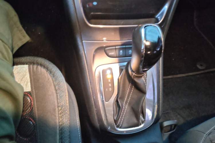 Used Buick Verano 2016 Hatchback 15S Automatic Ambition Model Gear Lever