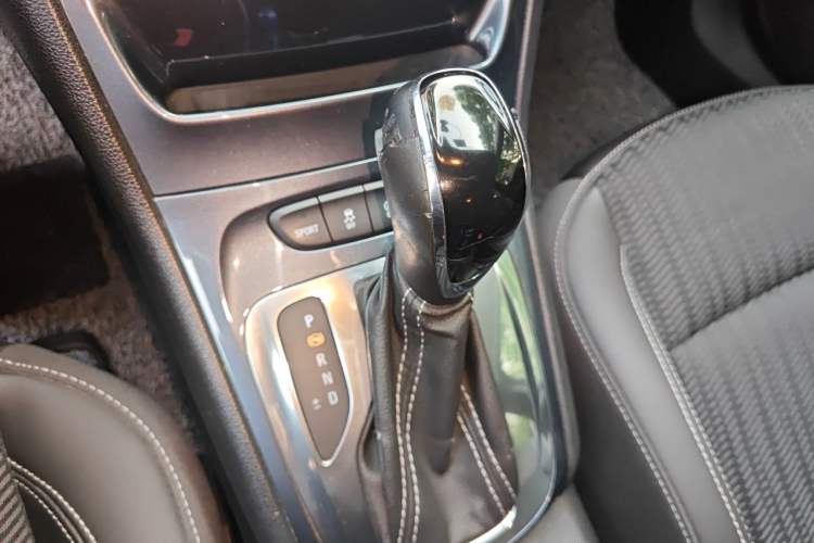 Used Buick Verano 2016 Hatchback 15S Automatic Leading Model Gear Lever