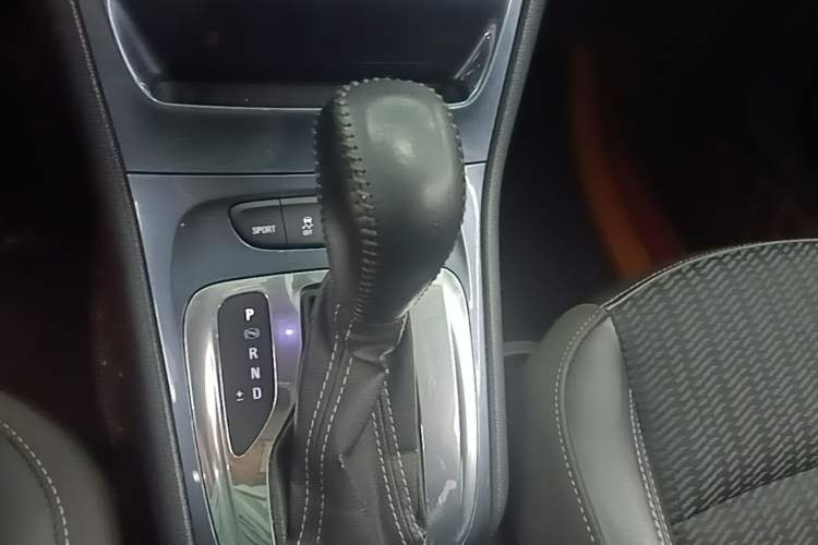 Used Buick Verano 2016 Hatchback 15S Automatic Leading Model Gear Lever