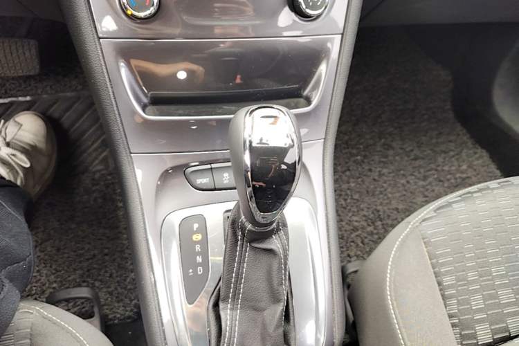 Used Buick Verano 2016 Hatchback 15S Automatic Ambition Model Gear Lever
