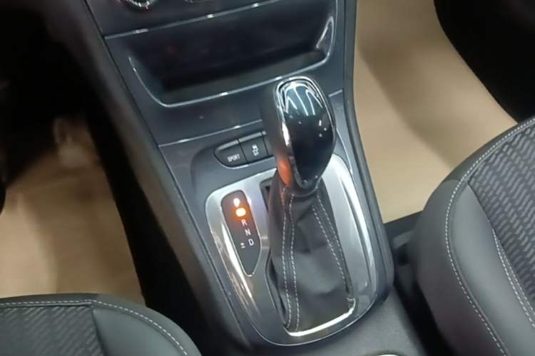 Used Buick Verano 2016 Hatchback 15S Automatic Leading Model Gear Lever