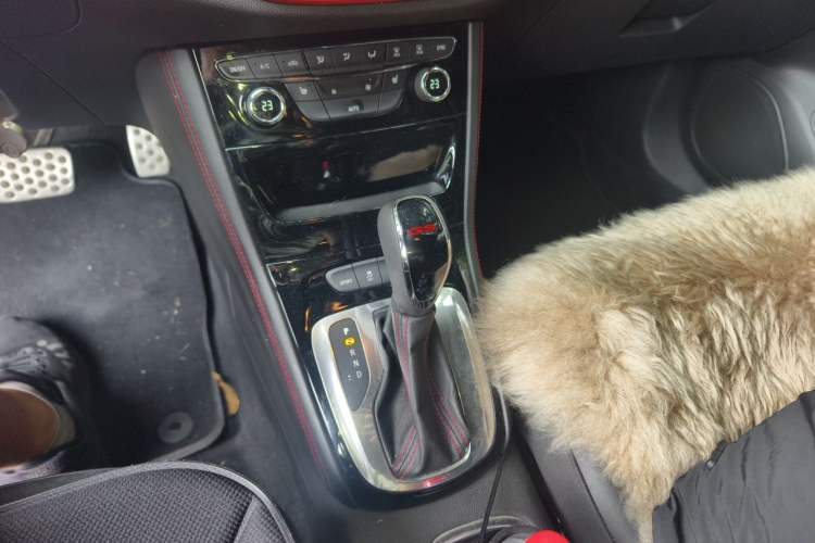 Used Buick Verano 2016 Hatchback GS 20T Dual-Clutch Passionate Sporty Model Gear Lever