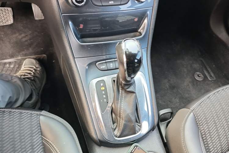 Used Buick Verano 2016 Hatchback 15S Automatic Leading Model Gear Lever