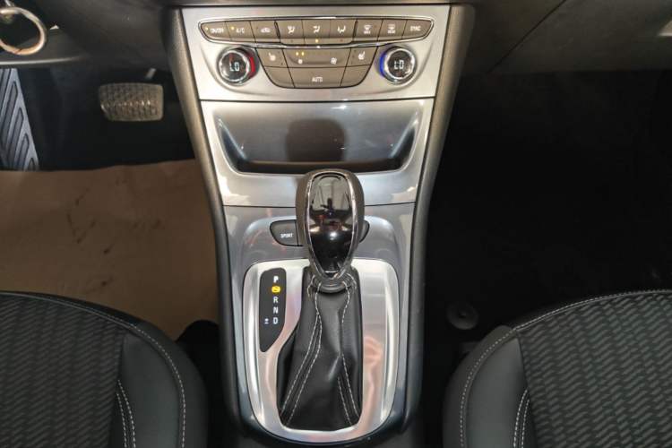 Used Buick Verano 2016 Hatchback 15S Automatic Leading Model Gear Lever