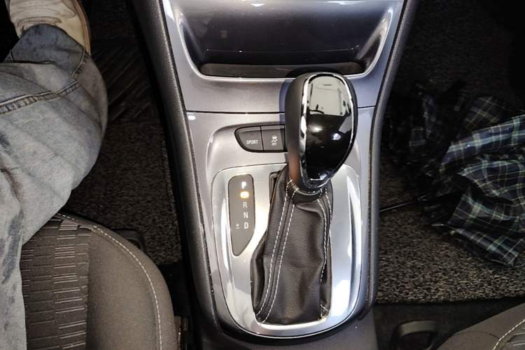 Used Buick Verano 2016 Hatchback 15S Automatic Ambition Model Gear Lever