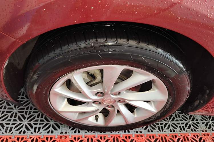 Used Buick Verano 2016 Hatchback 15S Automatic Ambition Model Left Front Wheel Hub