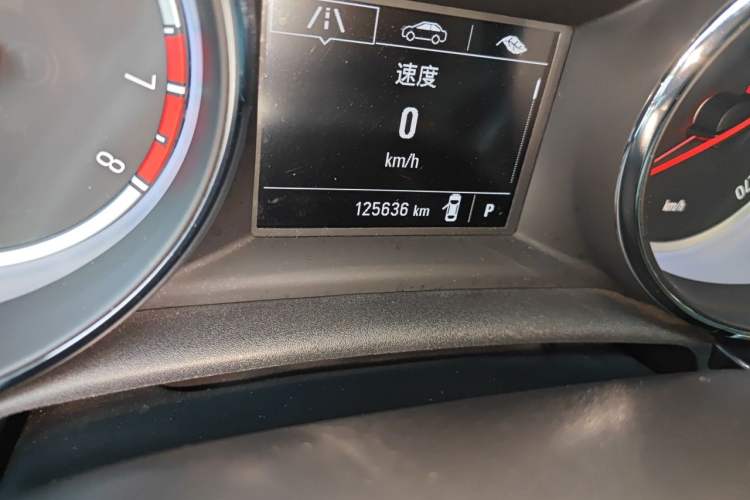Used Buick Verano 2016 Hatchback 15S Automatic Leading Model Odometer Close Up