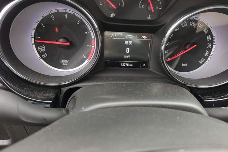 Used Buick Verano 2016 Two-Door GS 20T Dual-Clutch Haoting Sporty Model Odometer Close Up