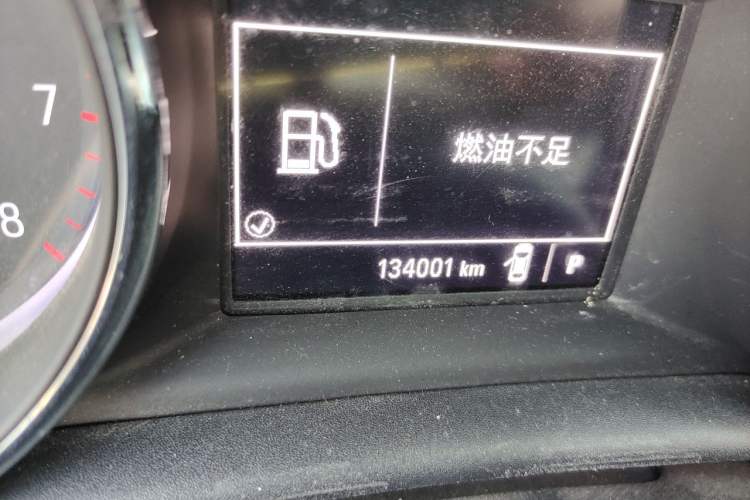 Used Buick Verano 2016 Hatchback 15S Automatic Leading Model Odometer Close Up