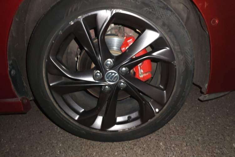 Used Buick Verano 2016 Hatchback GS 20T Dual-Clutch Passionate Sporty Model Right Front Wheel Hub