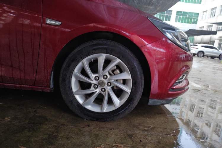 Used Buick Verano 2016 Hatchback 15S Automatic Ambition Model Right Front Wheel Hub