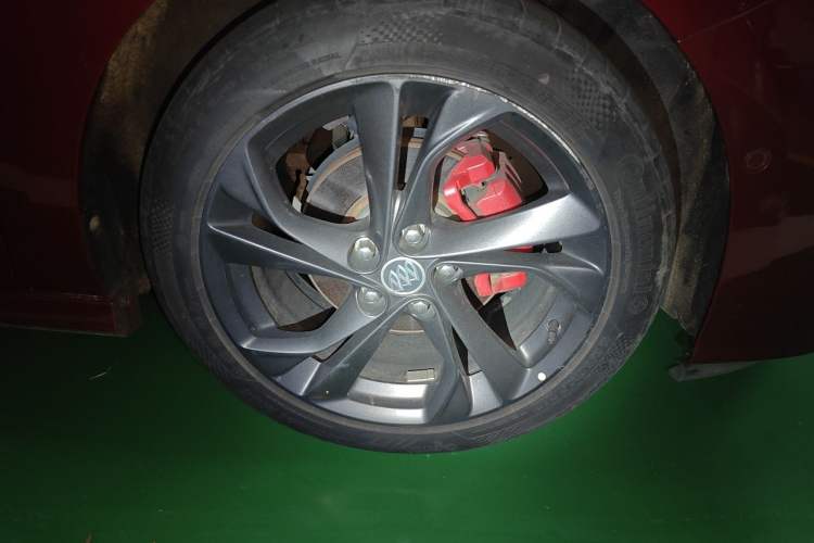 Used Buick Verano 2016 Hatchback GS 20T Dual-Clutch Passionate Sporty Model Right Front Wheel Hub
