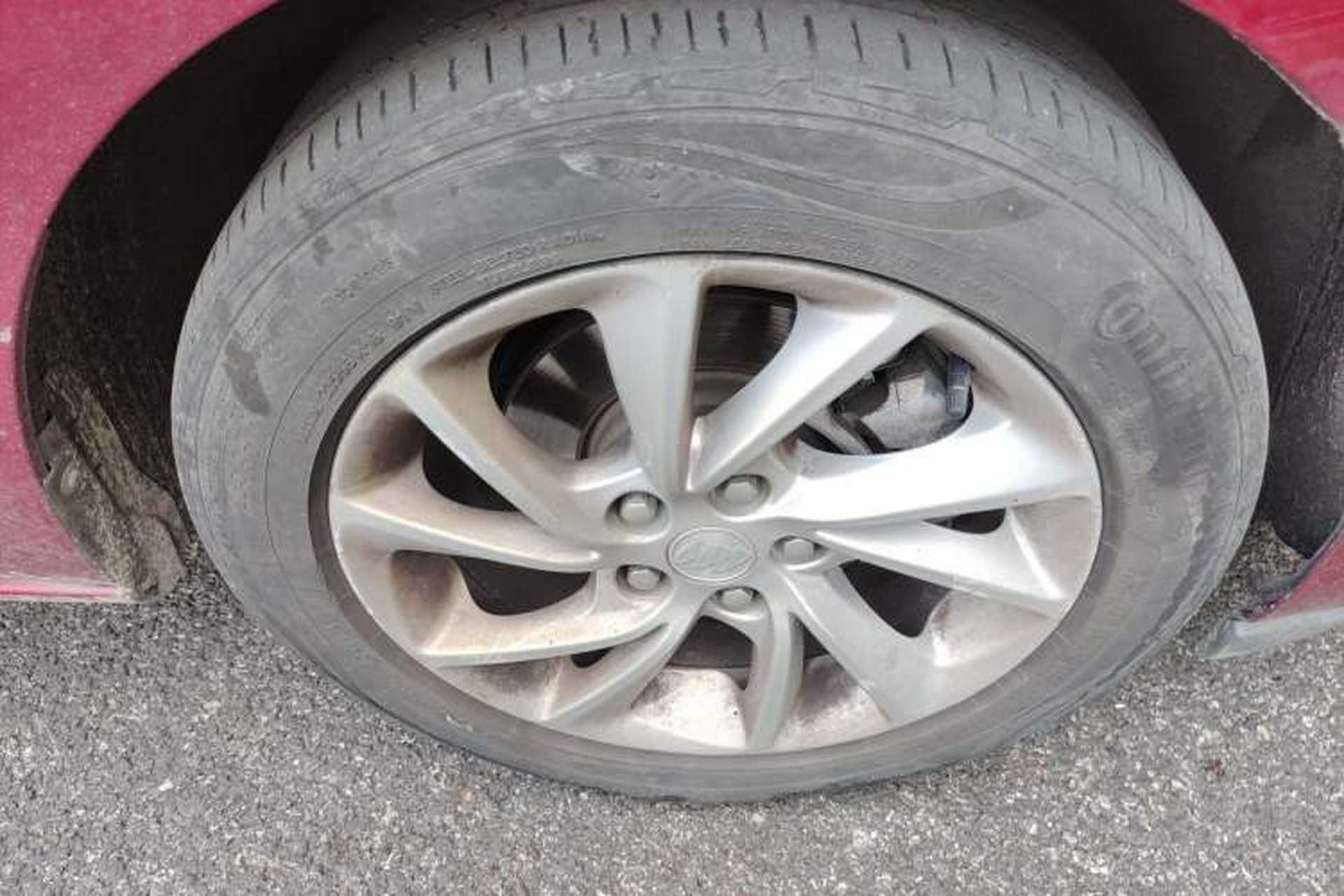 Used Buick Verano 2016 Hatchback 15S Automatic Leading Model Right Front Wheel Hub