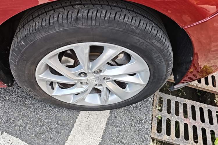 Used Buick Verano 2016 Hatchback 15S Automatic Leading Model Right Front Wheel Hub